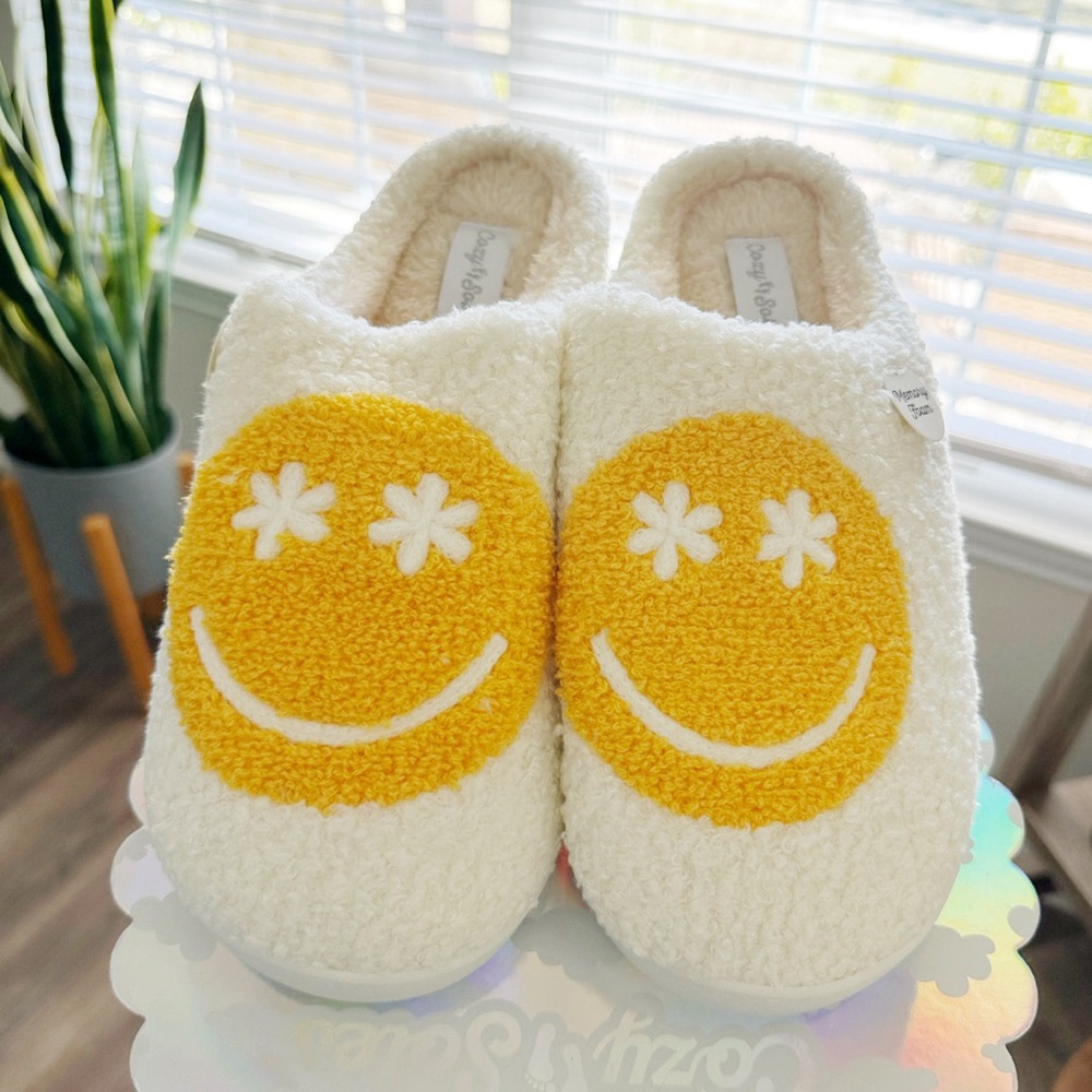 NEW Cozy Soles Happy Face Slippers